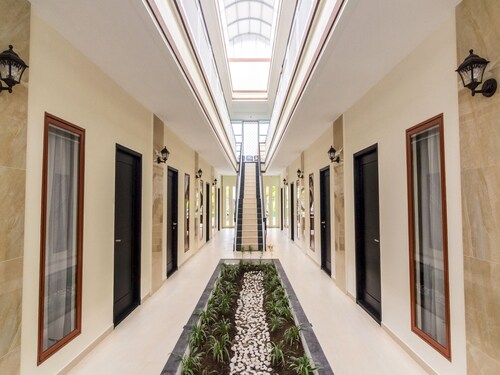 OYO Life 2735 Graha Nirwana
