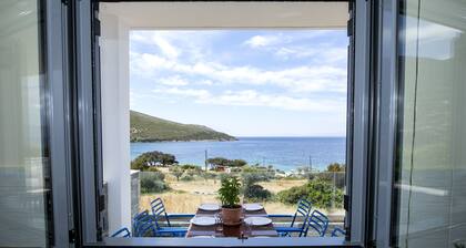 Seaview Villa
Only 100 meters from the beach and with ulimited sea view.