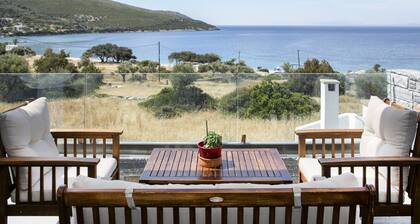 Seaview Villa
Only 100 meters from the beach and with ulimited sea view.