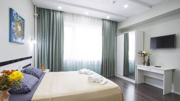 Comfort-Apartment | Verdunkelungsvorhänge, schallisolierte Zimmer, Bügeleisen/Bügelbrett