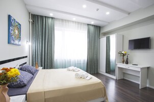 Comfort Apartment | Blackout drapes, soundproofing, iron/ironing board, free WiFi