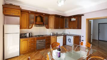 Premium Apartment | Private kitchen | Full-size fridge, microwave, stovetop, electric kettle
