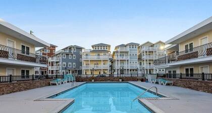 Stylish Condo w/ Pool, Steps to Wildwood Crest!