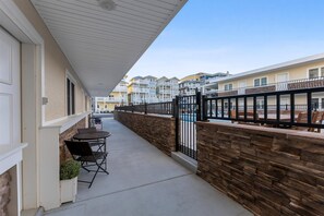 Outdoor dining - 415 E Atlanta Ave, Unit 107 (Wildwood Crest)