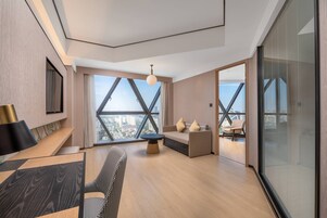 Deluxe Suite, 1 King Bed | Premium bedding, down comforters, free minibar, in-room safe