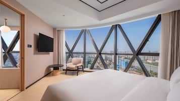 Suite Deluxe, 1 letto king | Biancheria da letto di alta qualità, copriletto in piuma