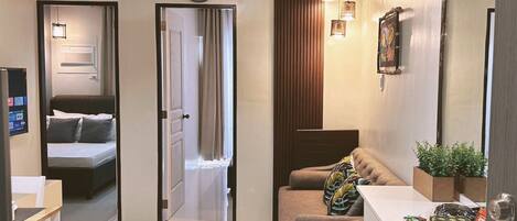 2 chambres, coffres-forts dans les chambres, fer et planche à repasser