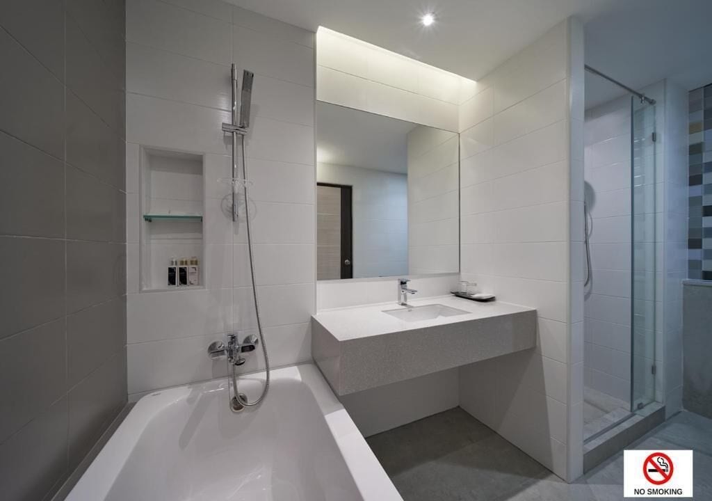 SUITE TOWER 2 | Phòng tắm | Máy sấy tóc, khăn tắm 