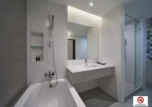 SUITE TOWER 2 | Baño | Secador de pelo y toallas