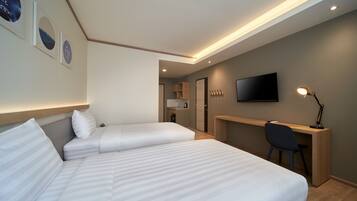 Superior Twin Tower 2 | Bathroom | Hair dryer, towels