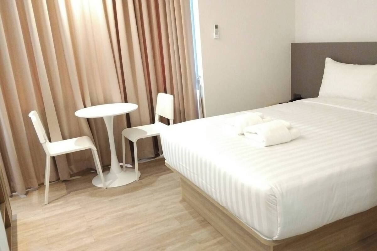 STANDARD QUEEN TOWER 3 | Free WiFi