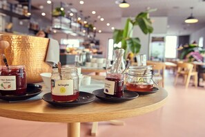 Desayuno bufé gratuito y diario