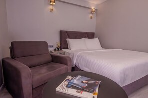 Superior Room with Balcony | Living area | 49-inch Smart TV with digital channels - Rubby Kadıköy (Istanbul)
