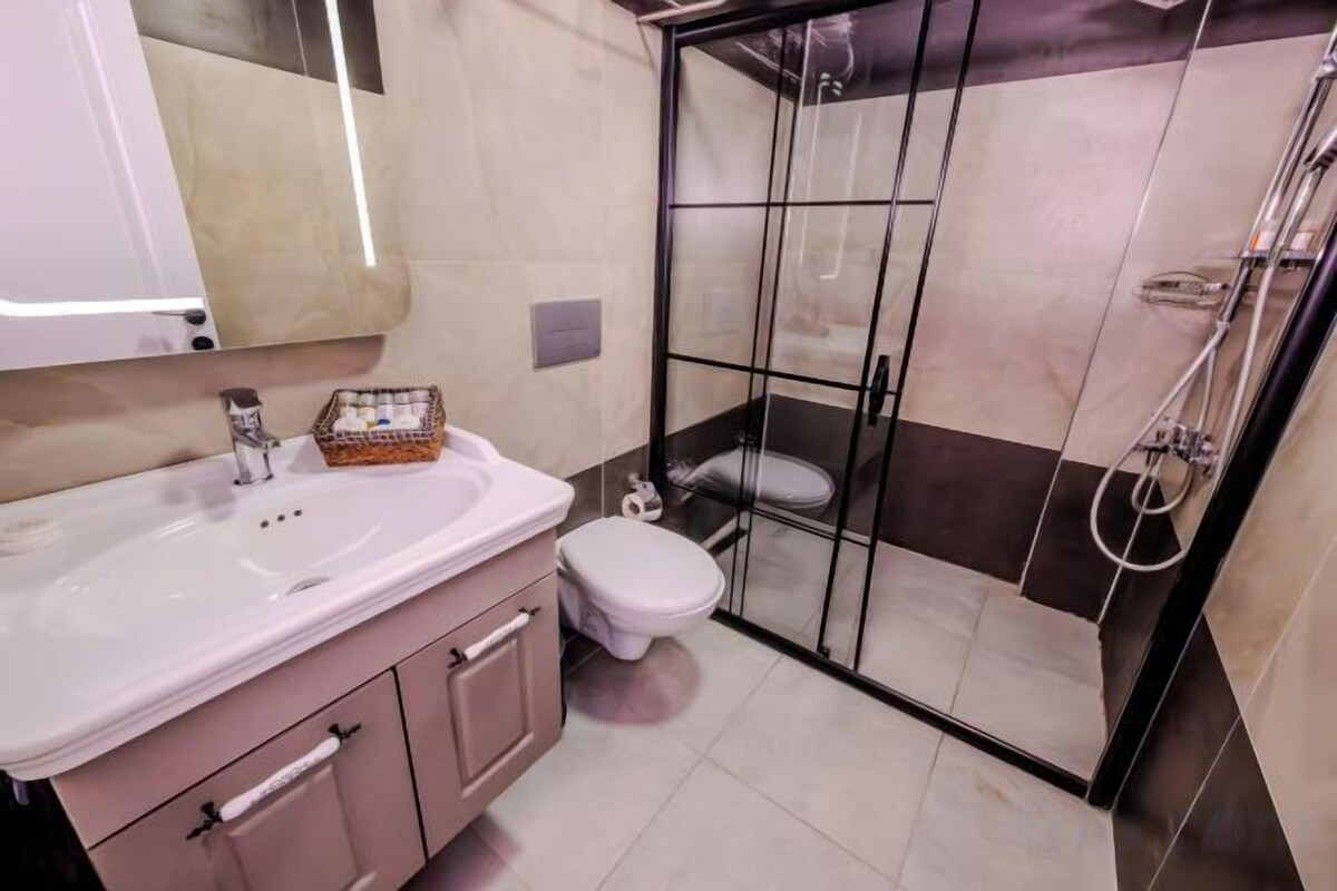 Bathroom | Shower, hair dryer, slippers, bidet