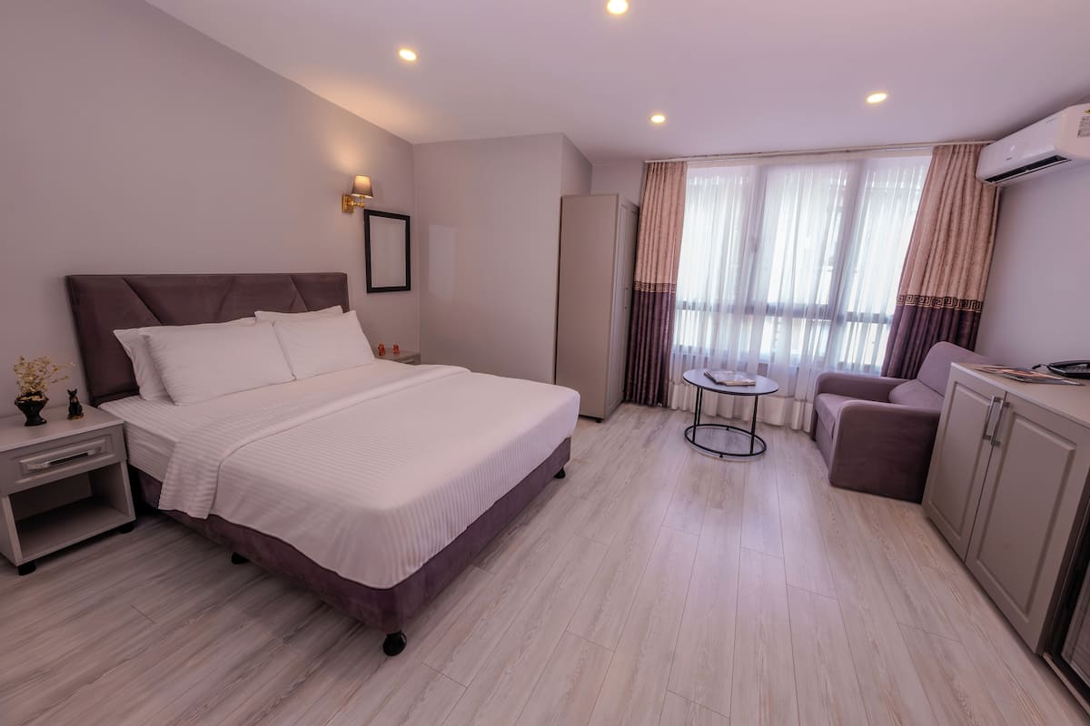 Standart Room | 客房內保險箱、筆電工作空間、遮光布/窗簾、隔音