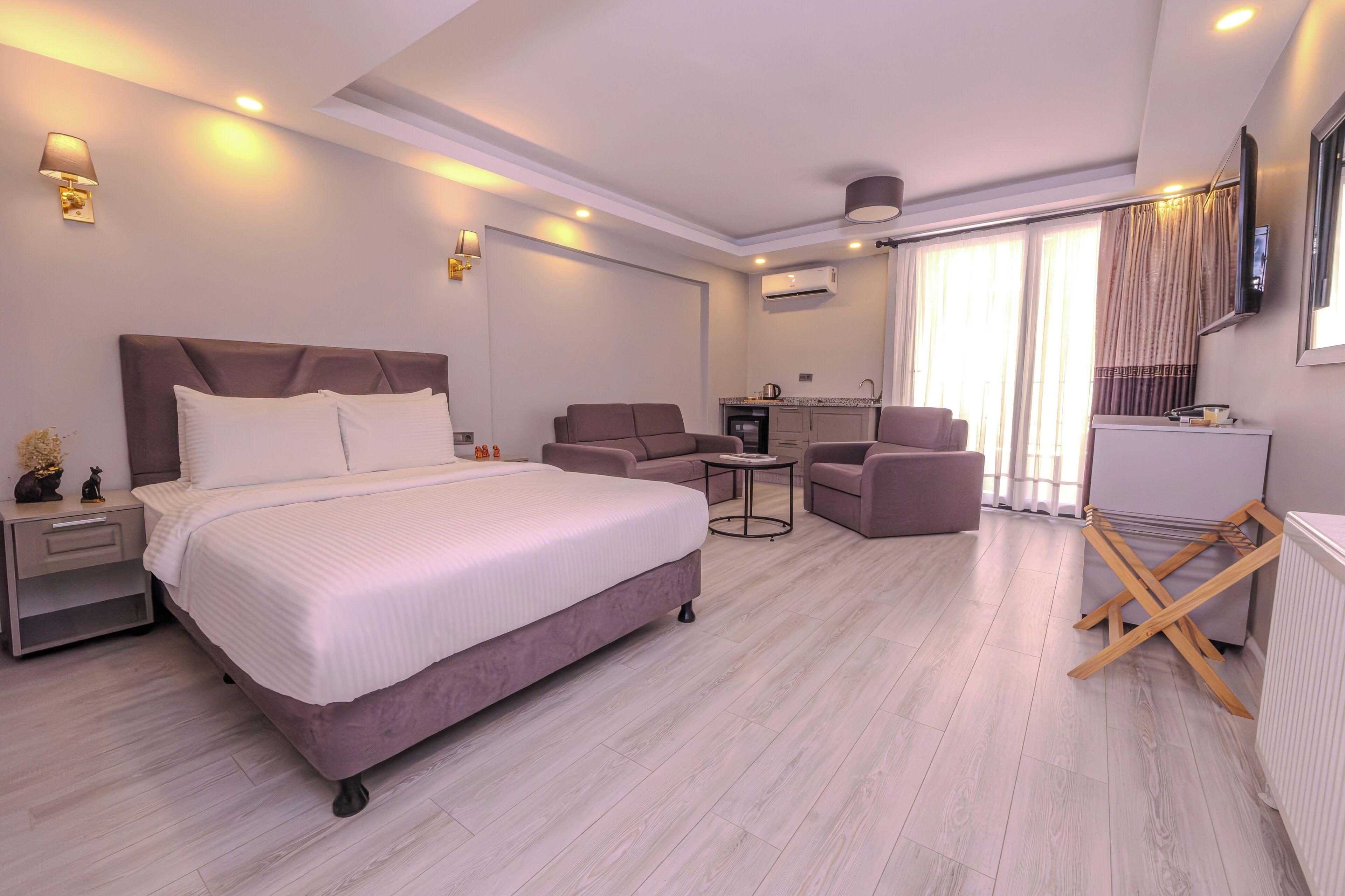 Deluxe Room with Balcony | In-room safe, laptop workspace, blackout curtains, soundproofing