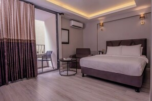 Superior Room with Balcony | In-room safe, laptop workspace, blackout drapes, soundproofing - Rubby Hotel Kadıköy (Istanbul)
