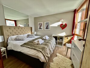 4 Schlafzimmer, Schreibtisch, kostenloses WLAN, Bettwäsche