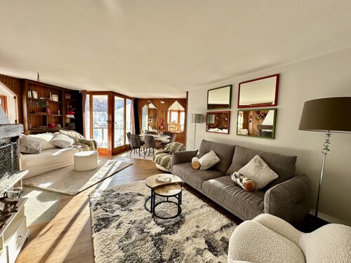 Luxury 4beds ski-in&out steps from center    