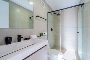 Bruser, hårtørrer, håndklæder