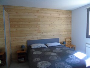 2 bedrooms, bed sheets