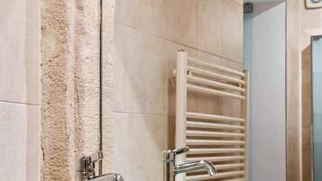 Doccia, asciugacapelli, asciugamani