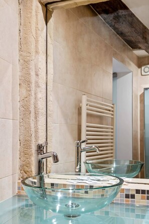 Doccia, asciugacapelli, asciugamani