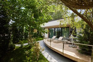 Executive Terrace Room | 高档床上用品、羽绒被、记忆海绵床垫、迷你吧