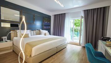 Executive Twin Room | Premium bedding, down comforters, memory foam beds, minibar