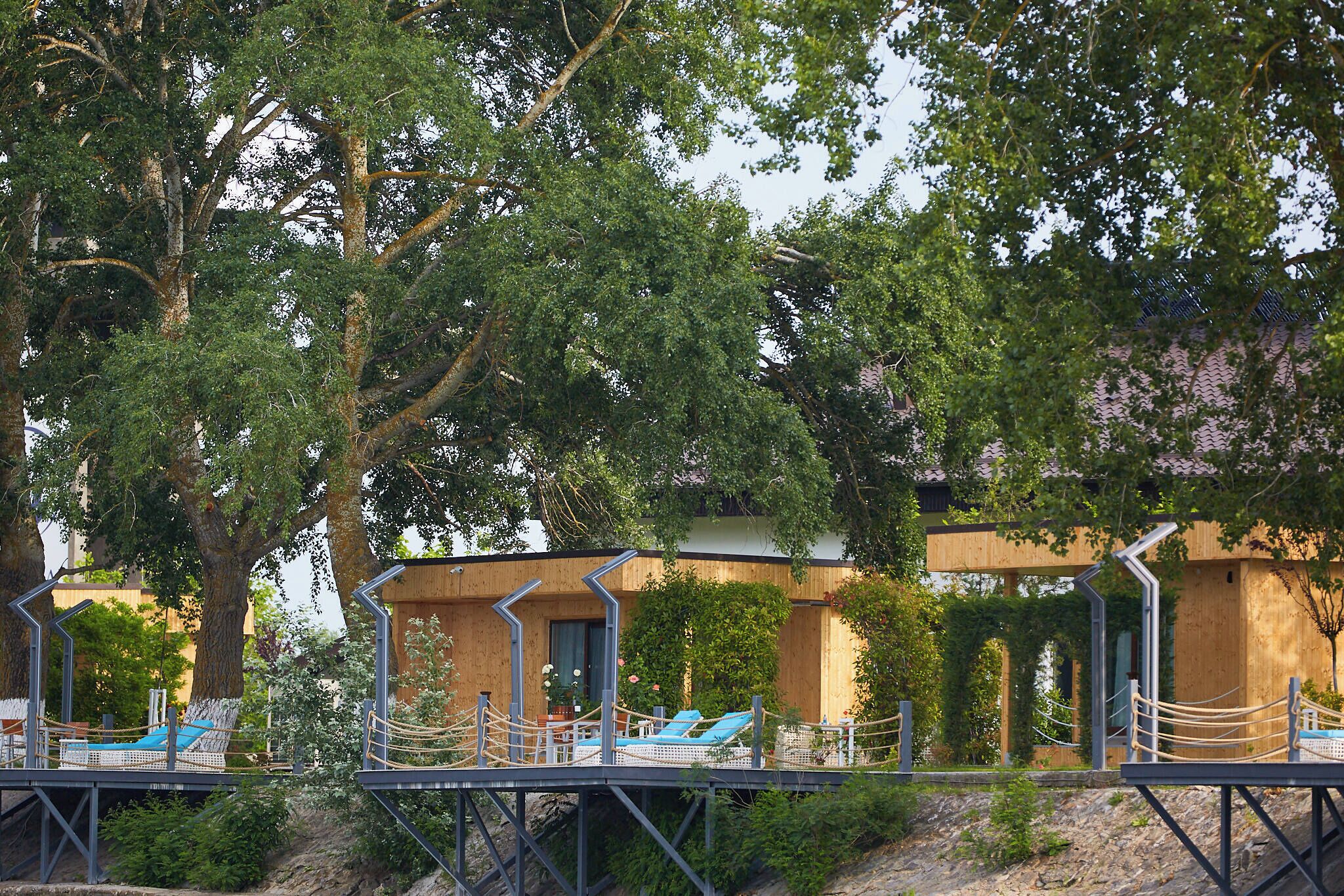 Bungalow, hot tub, uitzicht op rivier | Terras