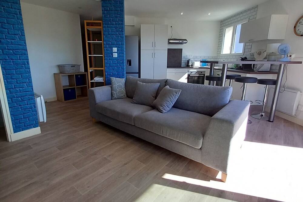 Holiday Apartment \"L'Oasis\" with Mountain View, Private Terrace & Wi-Fi