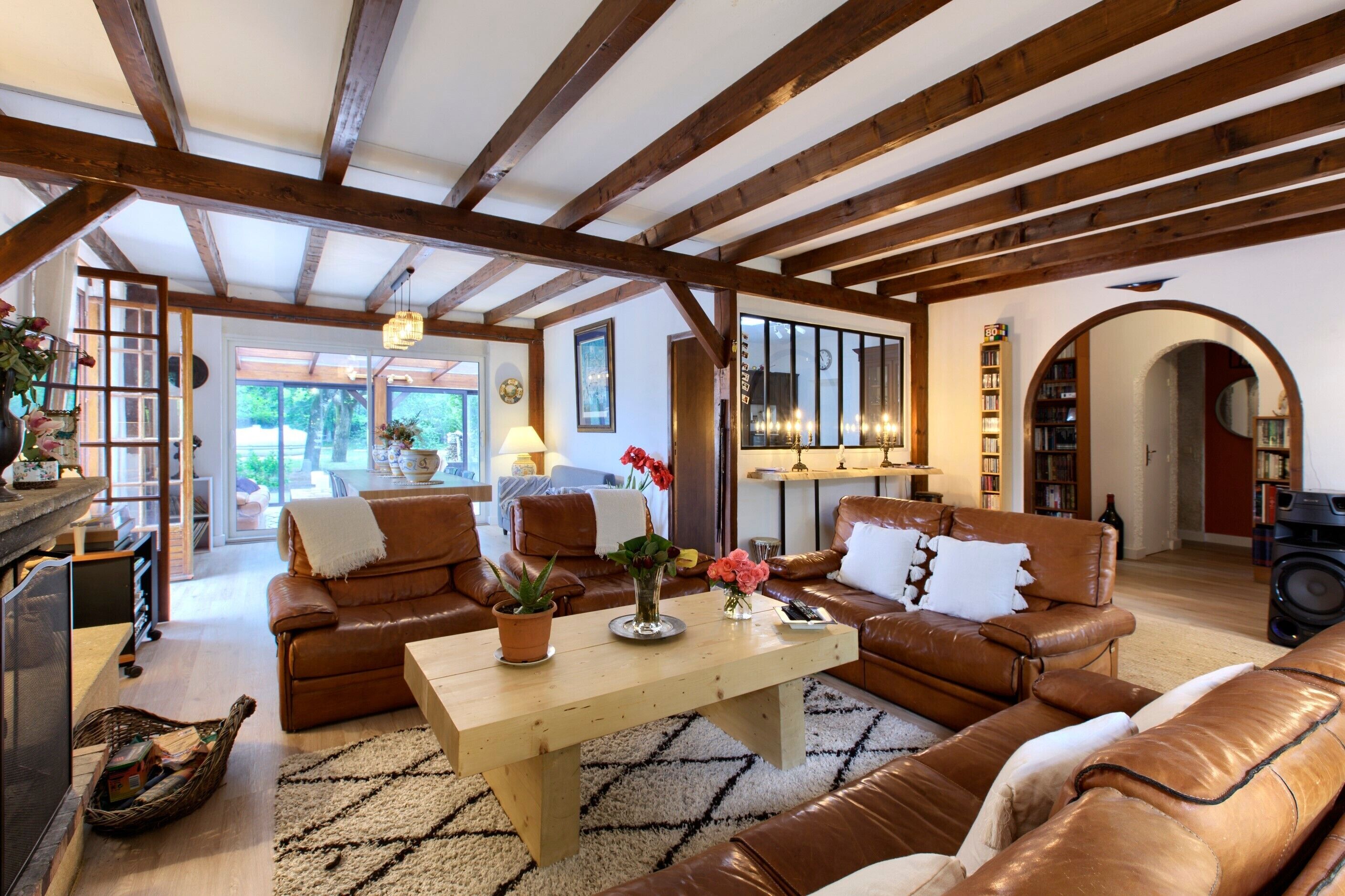 TV, peis, DVD-spiller og bordtennis