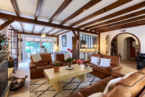 TV, fireplace, DVD player, table tennis