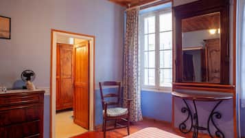 4 habitaciones, escritorio, tabla de planchar con plancha y wifi gratis