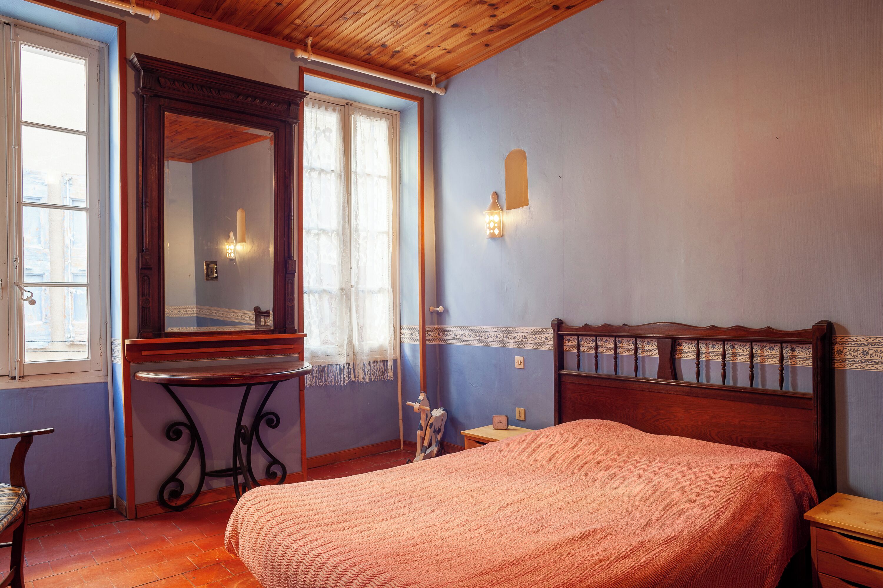 4 soverom, skrivebord, strykejern/-brett og wi-fi (inkludert)