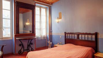 4 soverom, skrivebord, strykejern/-brett og wi-fi (inkludert)