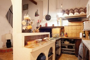 Fridge, oven, stovetop, coffee/tea maker - Holiday Home 'Maison À Sigean' with Wi-Fi (Sigean)