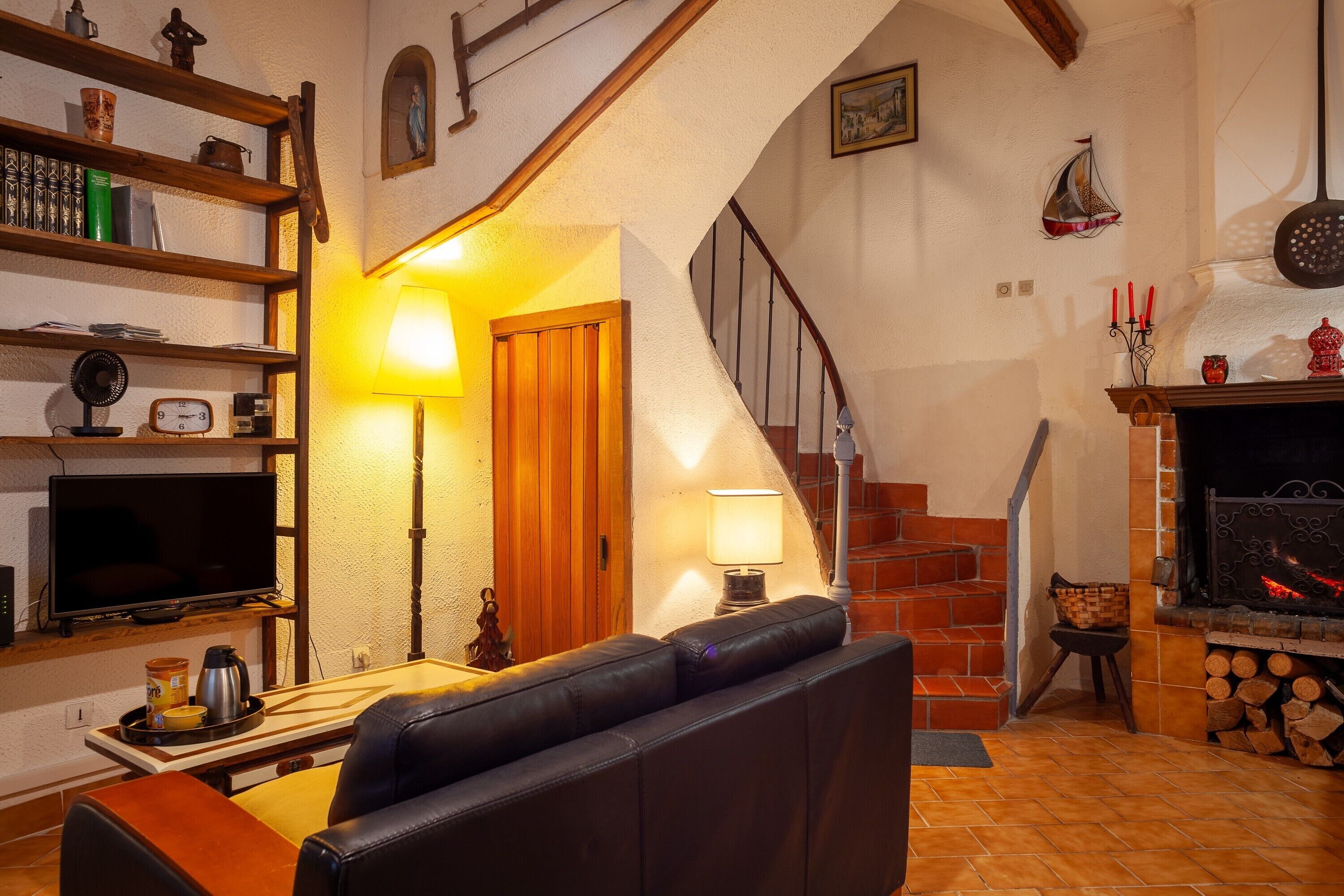 Télévision, cheminée