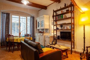 Télévision, cheminée