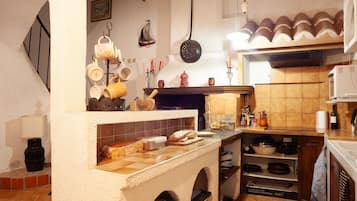 Refrigerador, horno, placa de cocina, cafetera/tetera