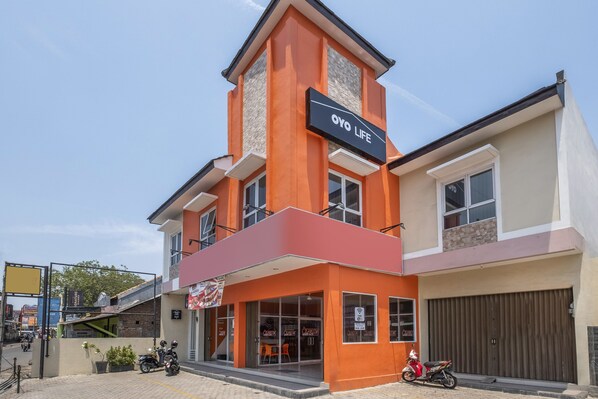 Front of property - OYO Living 1877 Side Corner (West Cirebon)