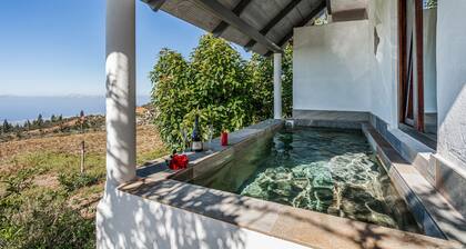 Ferienhaus 'Land Of Dreams' mit Meerblick, Gemeinschaftspool und WLAN