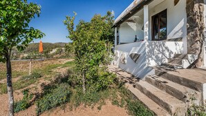 A white building with stone steps and a covered porch. - Vacation Home 'Land Of Dreams' with Sea View, Shared Pool and Wi-Fi (Cruz de tea)