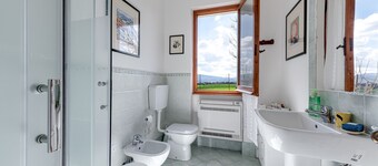 Casa de vacaciones 'Relax en Campagna - Circuito de Mugello' con vistas a la montaña y piscina