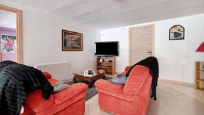 Unclassified image, 4 of 24, button - Holiday Home 'Appartement Type F4' with Shared Pool, Private Terrace and Wi-Fi (Maurens)