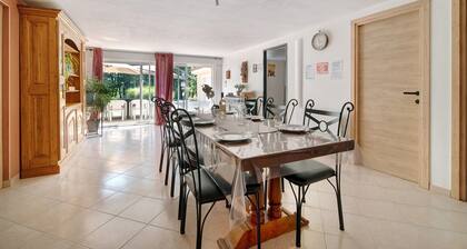 Holiday Home 'Appartement Type F4' with Shared Pool, Private Terrace and Wi-Fi