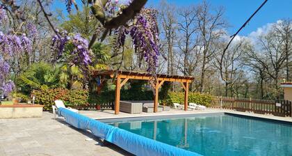 Holiday Home 'Appartement Type F4' with Shared Pool, Private Terrace and Wi-Fi