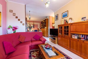 TV, DVD player, stereo - Apartment "El Giardino delle Rose" with Private Terrace & Wi-Fi (Rapolano Terme)