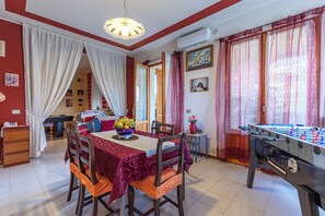 Dining - Apartment "El Giardino delle Rose" with Private Terrace & Wi-Fi (Rapolano Terme)