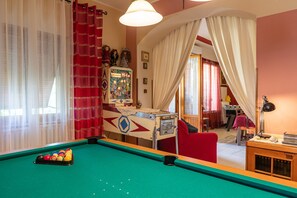 Games room - Apartment "El Giardino delle Rose" with Private Terrace & Wi-Fi (Rapolano Terme)
